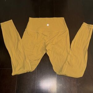 LULULEMON LEGGINGS SIZE 6 FULL LENGHT MINT CONDITION